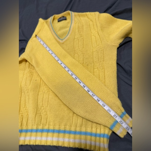 VTG 50s Unisex Sz:L Sportswear Bright Yellow VNeck Cable Knit Preppy Sweater. - Picture 9 of 10